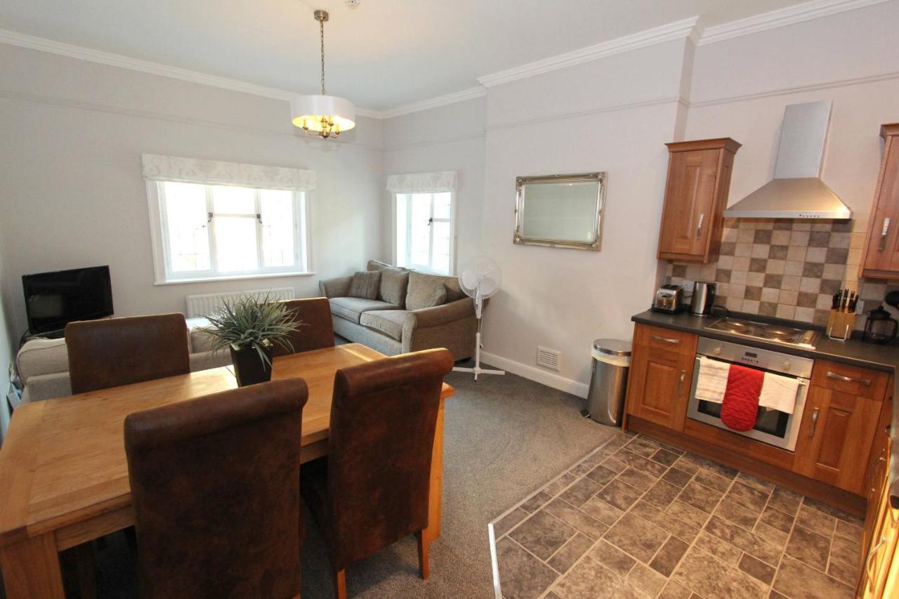 Character Apartment With Views Over City Centre & The Historic Rows Честър Екстериор снимка